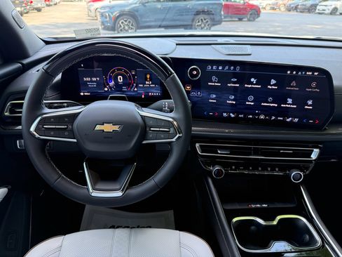New 2026 Chevrolet Traverse High Country w/ LPO, Floor Liner Package FWD image 18