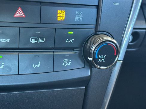 Used 2016 Toyota Camry SE image 29