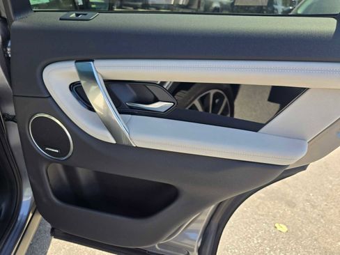 New 2023 Land Rover Discovery Sport SE R-Dynamic image 13