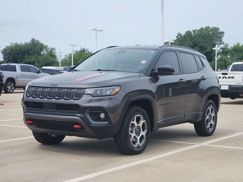 Used 2022 Jeep Compass Trailhawk w/ Trailhawk Convenience Group AWD/4WD image 3
