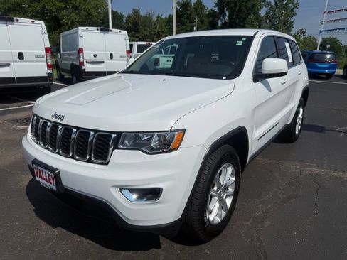 Certified 2022 Jeep Grand Cherokee Laredo E AWD/4WD image 9