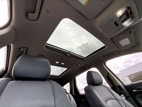 Used 2018 Buick Enclave Premium w/ Experience Buick Package image 13