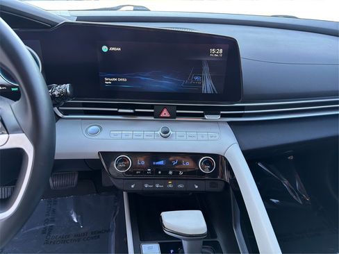 Used 2022 Hyundai Elantra Limited w/ Cargo Package image 14