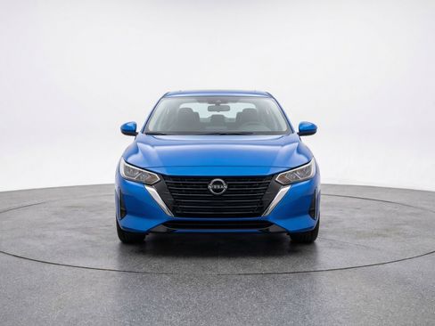 Used 2025 Nissan Sentra SV image 2