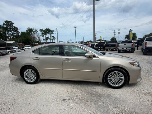 Used 2014 Lexus ES 350 w/ Luxury Package FWD image 3