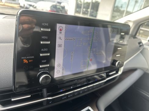 Used 2024 Toyota Sienna XLE w/ XLE Plus Package image 17