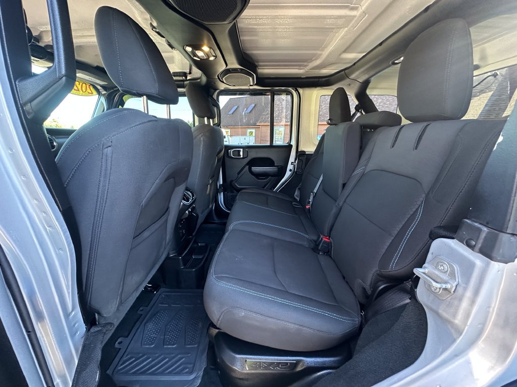 Used 2023 Jeep Wrangler Unlimited Rubicon 4xe AWD/4WD image 17