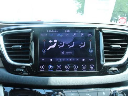 Used 2018 Chrysler Pacifica Touring-L Plus w/ Tire & Wheel Group FWD image 21