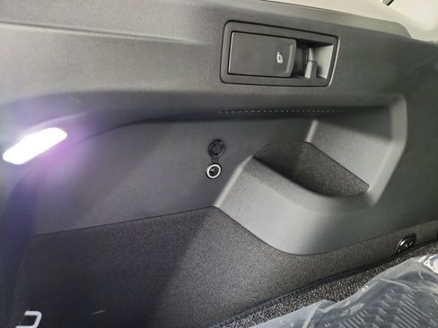 New 2025 Volkswagen Tiguan SE image 35