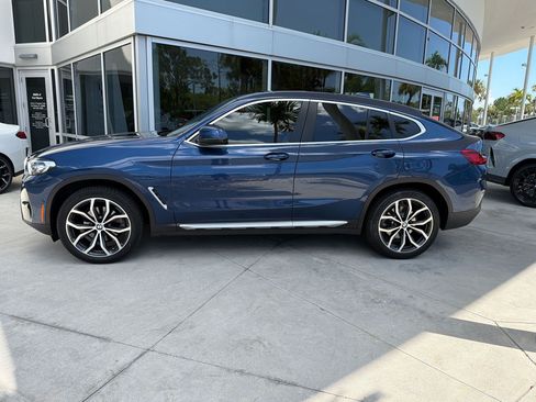Used 2022 BMW X4 xDrive30i w/ Parking Assistance Package AWD/4WD image 2