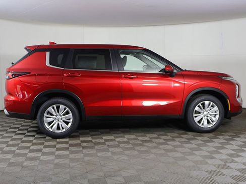 New 2026 Mitsubishi Outlander ES FWD image 17