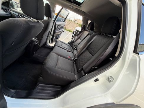 Used 2019 Nissan Rogue SV w/ Sun & Sound Touring Package image 9