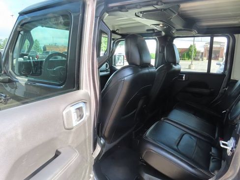 Used 2021 Jeep Wrangler Unlimited Sahara AWD/4WD image 18