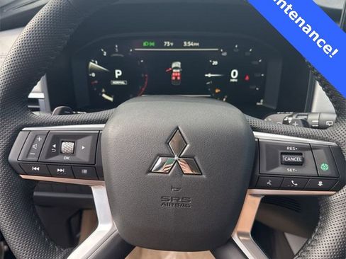 New 2025 Mitsubishi Outlander SE image 19