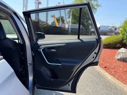Used 2019 Toyota RAV4 Limited image 26
