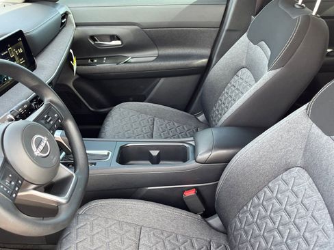 Certified 2025 Nissan Kicks SV image 17