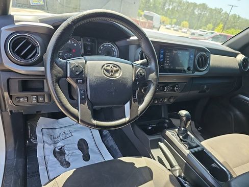 Used 2019 Toyota Tacoma TRD Off-Road AWD/4WD image 20