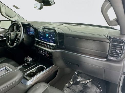 Used 2022 Chevrolet Silverado 1500 LTZ w/ LTZ Premium Package AWD/4WD image 28