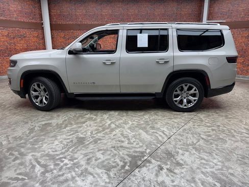 Used 2022 Jeep Wagoneer Series II image 2