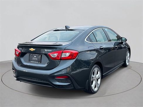 Used 2018 Chevrolet Cruze Premier image 5