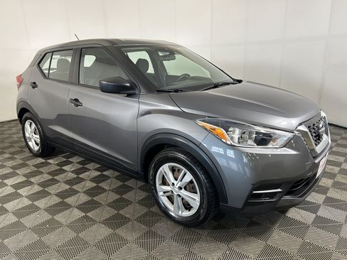 Used 2020 Nissan Kicks S FWD image 3