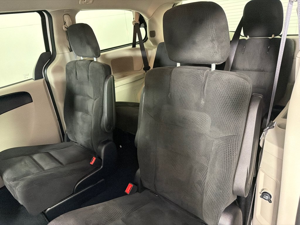 Used 2016 Dodge Grand Caravan SXT FWD image 17