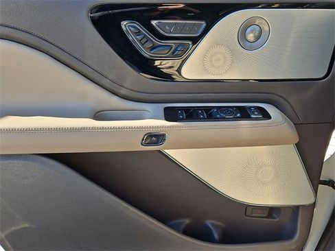 Used 2020 Lincoln Aviator Reserve w/ Equipment Group 202A image 21