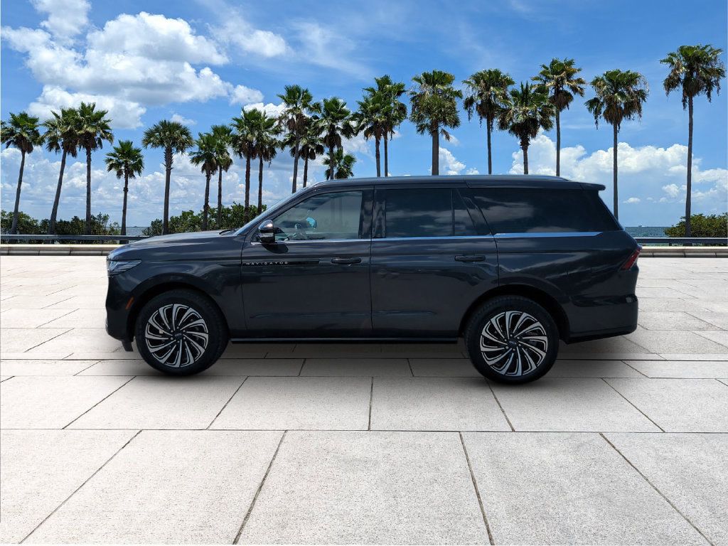 Used 2025 Lincoln Navigator Black Label AWD/4WD image 5