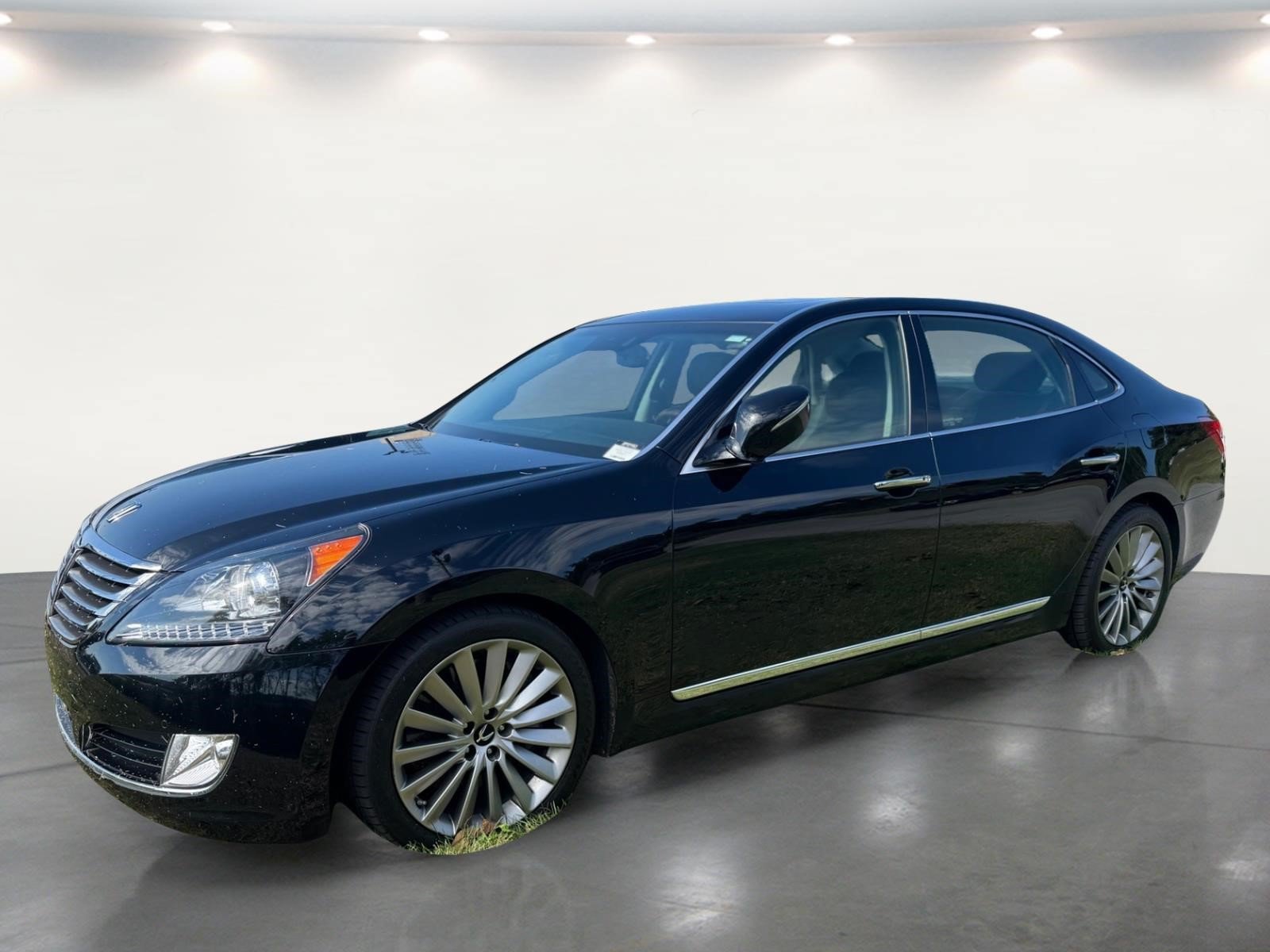 Used 2015 Hyundai Equus Signature RWD image 2