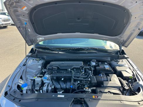 Used 2025 Hyundai Elantra Limited image 34
