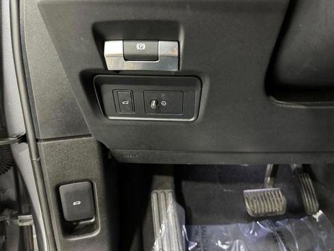 Used 2020 Land Rover Range Rover Evoque SE image 29