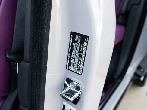 Used 2024 Rolls-Royce Cullinan AWD/4WD image 39