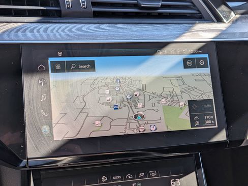 Used 2022 Audi e-tron Premium w/ Convenience Plus Package image 21