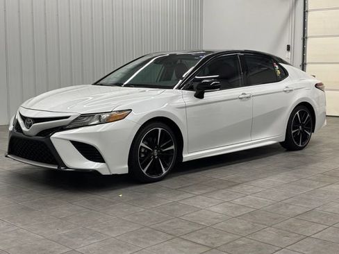 Used 2019 Toyota Camry XSE w/ Navigation Package FWD image 5