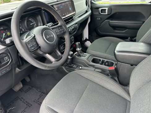 Used 2024 Jeep Wrangler Unlimited w/ Convenience Group AWD/4WD image 9