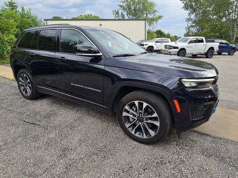 Used 2024 Jeep Grand Cherokee Overland w/ Advanced Protech Group III AWD/4WD image 10