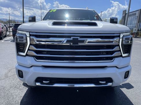 Used 2024 Chevrolet Silverado 2500 High Country w/ High Country Premium Package AWD/4WD image 2