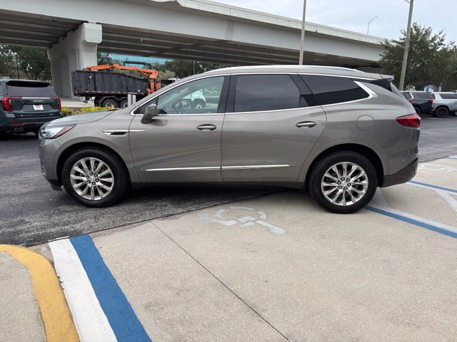 Used 2019 Buick Enclave Premium w/ Experience Buick Package FWD image 4