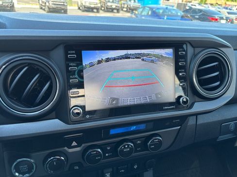 Used 2023 Toyota Tacoma TRD Off-Road AWD/4WD image 17
