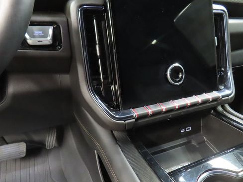Used 2025 GMC Yukon AT4 w/ LPO, Get Active Package AWD/4WD image 66