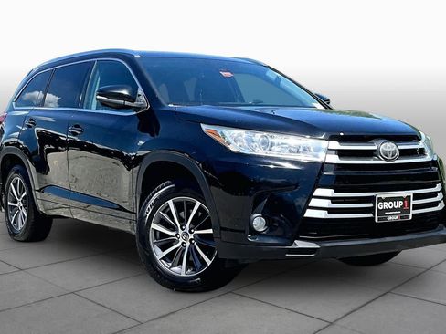 Used 2017 Toyota Highlander XLE AWD/4WD image 3
