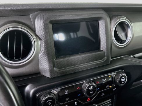 Used 2021 Jeep Wrangler Unlimited Sahara AWD/4WD image 18