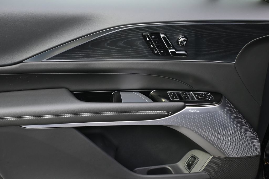 New 2026 Cadillac Lyriq Premium Luxury w/ LPO, Floor Liner Package AWD/4WD image 22