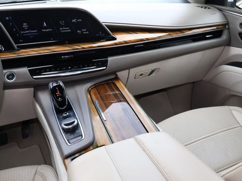 Used 2022 Cadillac Escalade ESV Premium Luxury Platinum RWD image 18