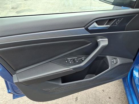 Used 2024 Volkswagen Jetta SE image 6