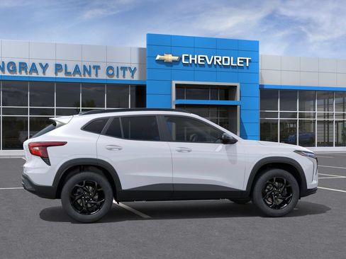New 2026 Chevrolet Trax LT w/ Driver Confidence Package FWD image 5