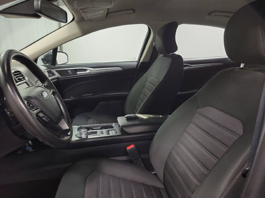 Used 2019 Ford Fusion SE FWD image 16