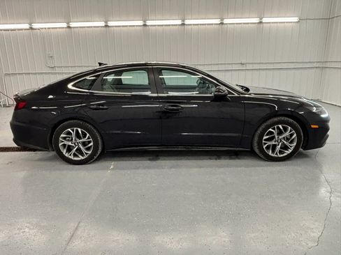 Used 2023 Hyundai Sonata SEL w/ Preferred Accessory Package FWD image 2