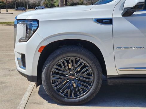 Used 2022 GMC Yukon Denali w/ Denali Premium Package image 8