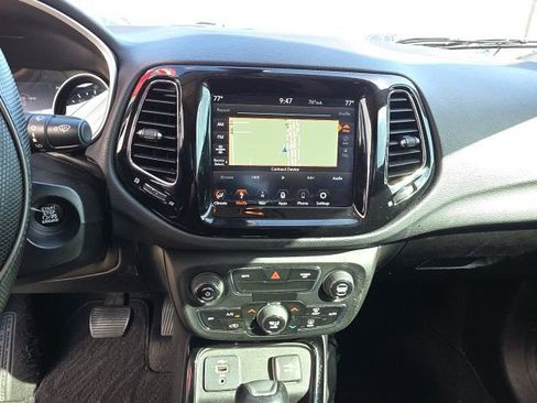 Used 2020 Jeep Compass Latitude image 17